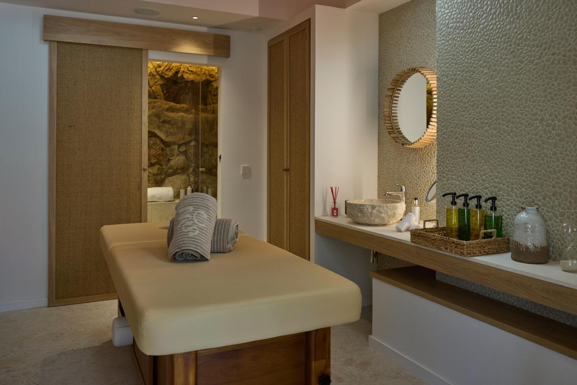 Cala San Miguel Hotel Ibiza, Curio Collection By Hilton, Adults Only Port de Sant Miguel Exterior foto